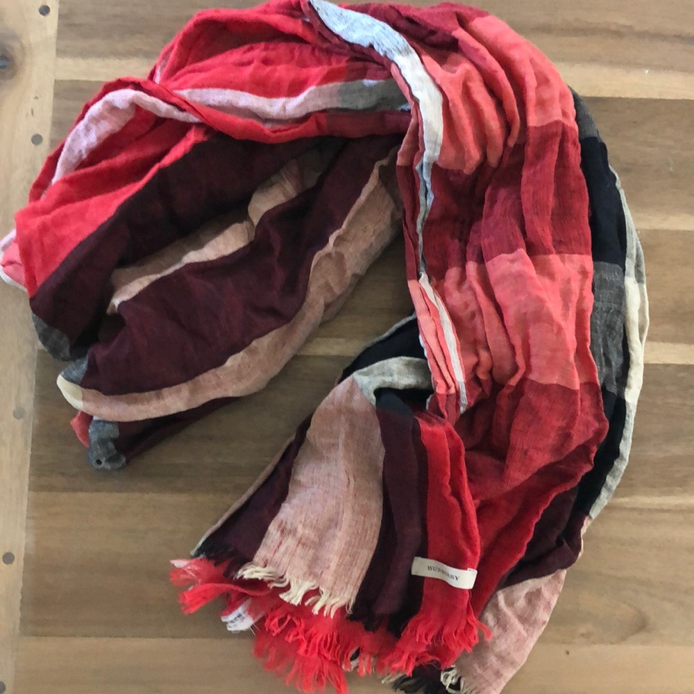 Burberry oversized crinkle scarf.